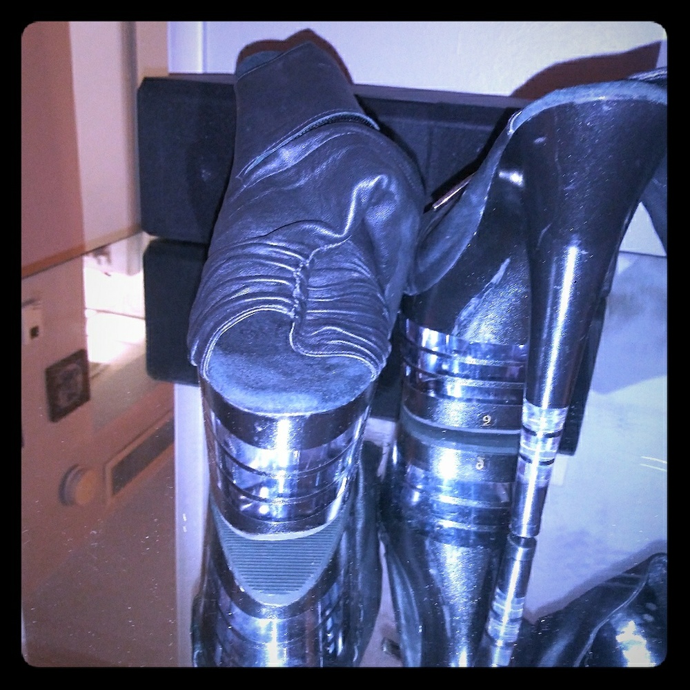 Pumps almost new $25.00 zipper not working...